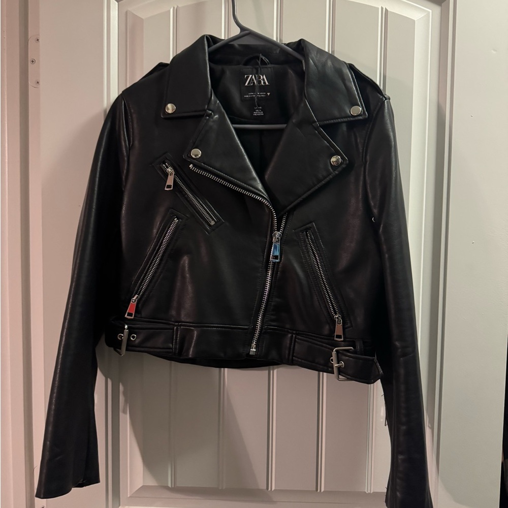 Zara Women's Sleek Black Leather Jacket